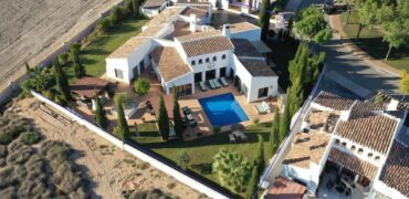Spain Get your residency! luxury villa on a large plot with garden & pool SVM741898