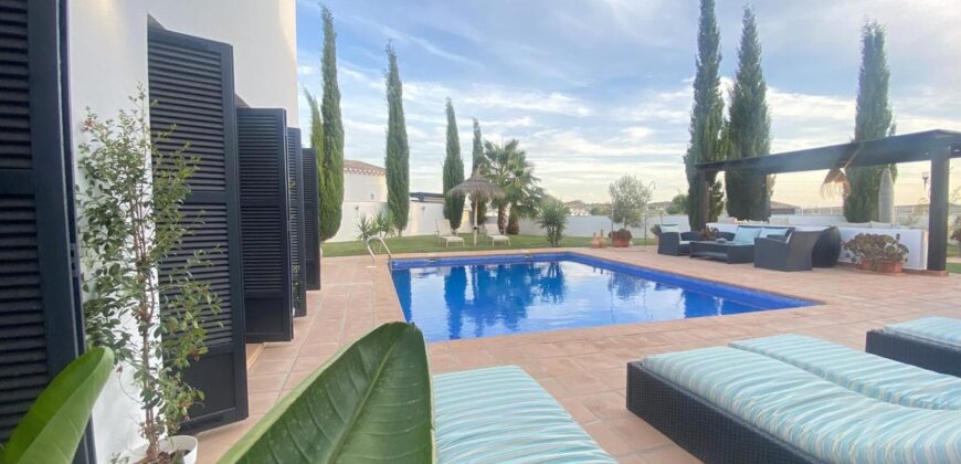 Spain Get your residency! luxury villa on a large plot with garden & pool SVM741898