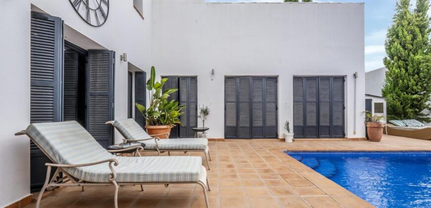 Spain Get your residency! luxury villa on a large plot with garden & pool SVM741898