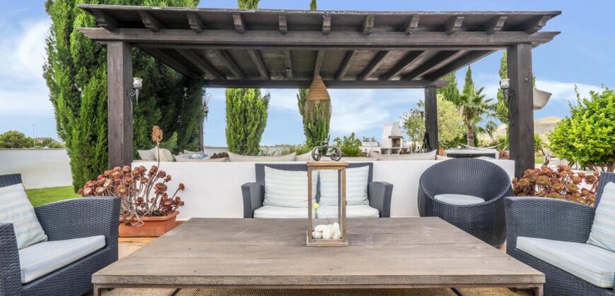 Spain Get your residency! luxury villa on a large plot with garden & pool SVM741898