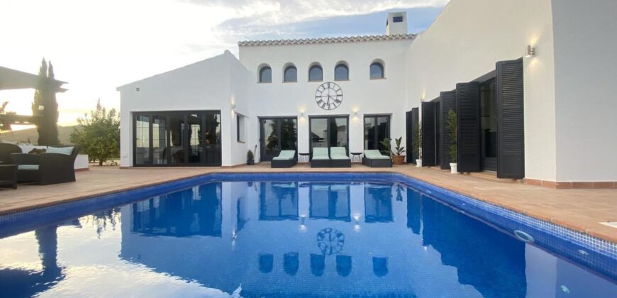 Spain Get your residency! luxury villa on a large plot with garden & pool SVM741898