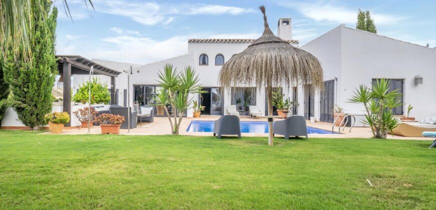 Spain Get your residency! luxury villa on a large plot with garden & pool SVM741898