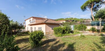 Spain Get your residency! three-story townhouse in the prestigious area PR-00380