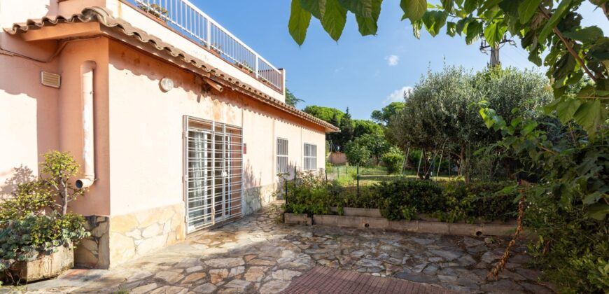 Spain Get your residency! three-story townhouse in the prestigious area PR-00380