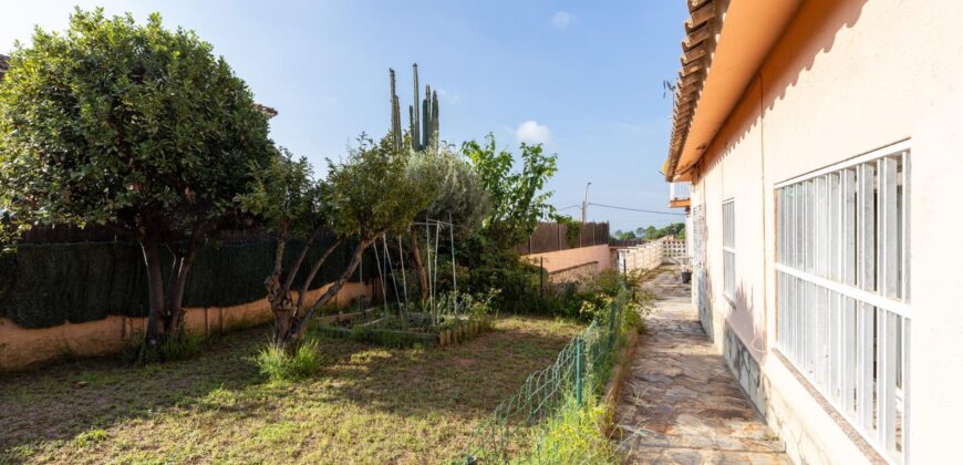 Spain Get your residency! three-story townhouse in the prestigious area PR-00380