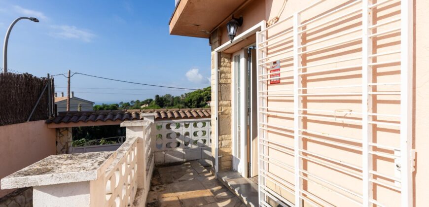 Spain Get your residency! three-story townhouse in the prestigious area PR-00380