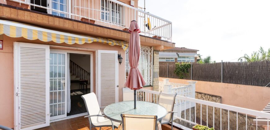 Spain Get your residency! three-story townhouse in the prestigious area PR-00380
