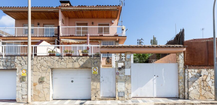 Spain Get your residency! three-story townhouse in the prestigious area PR-00380