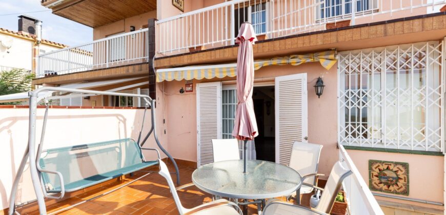 Spain Get your residency! three-story townhouse in the prestigious area PR-00380