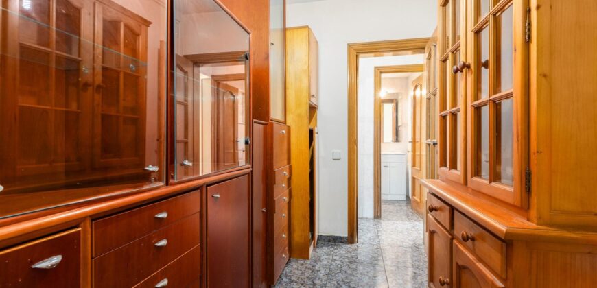 Spain Get your residency! three-story townhouse in the prestigious area PR-00380