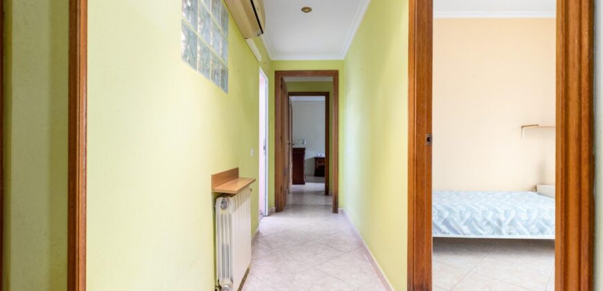 Spain Get your residency! three-story townhouse in the prestigious area PR-00380