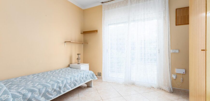Spain Get your residency! three-story townhouse in the prestigious area PR-00380