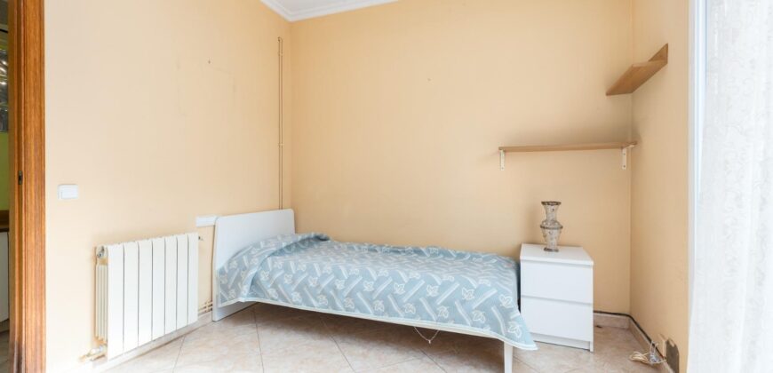 Spain Get your residency! three-story townhouse in the prestigious area PR-00380