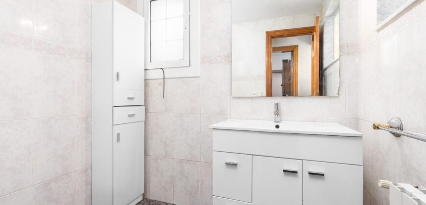 Spain Get your residency! three-story townhouse in the prestigious area PR-00380