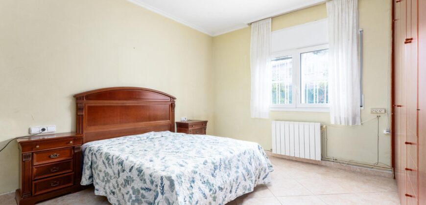 Spain Get your residency! three-story townhouse in the prestigious area PR-00380