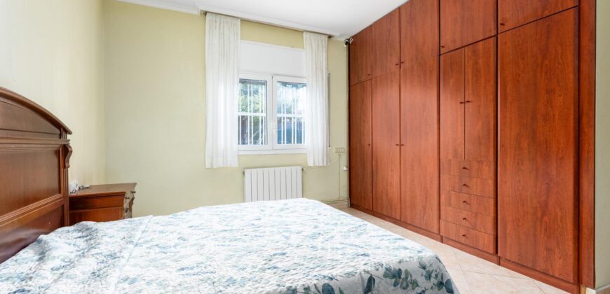 Spain Get your residency! three-story townhouse in the prestigious area PR-00380