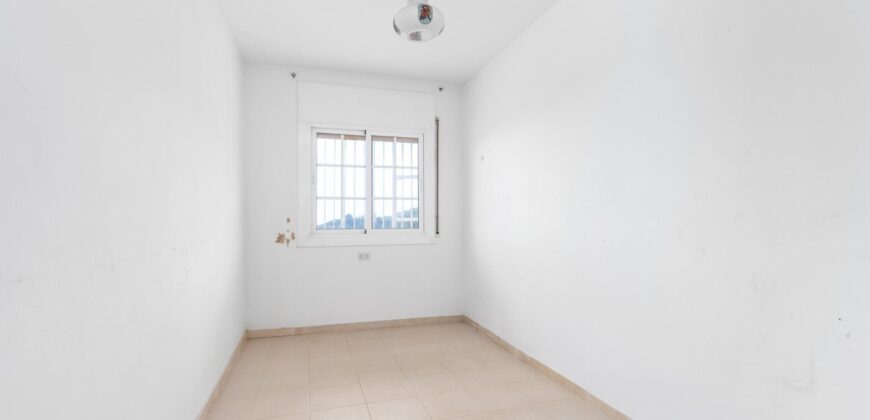 Spain Get your residency! three-story townhouse in the prestigious area PR-00380