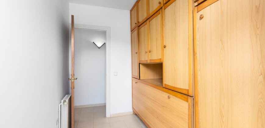Spain Get your residency! three-story townhouse in the prestigious area PR-00380