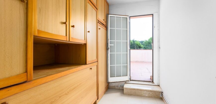 Spain Get your residency! three-story townhouse in the prestigious area PR-00380