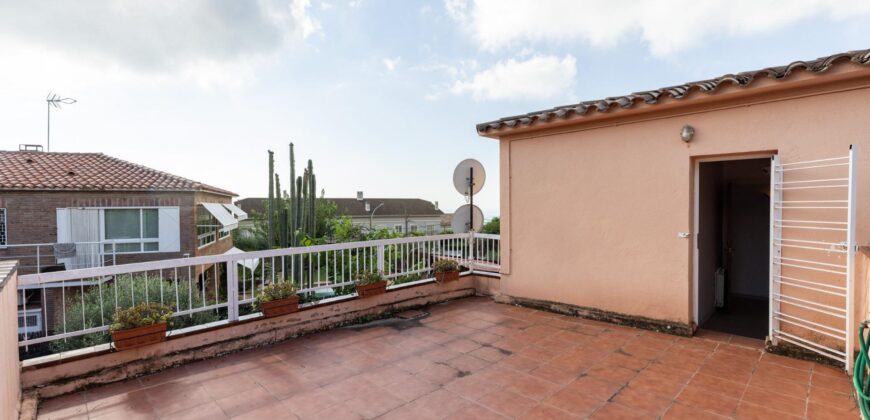 Spain Get your residency! three-story townhouse in the prestigious area PR-00380