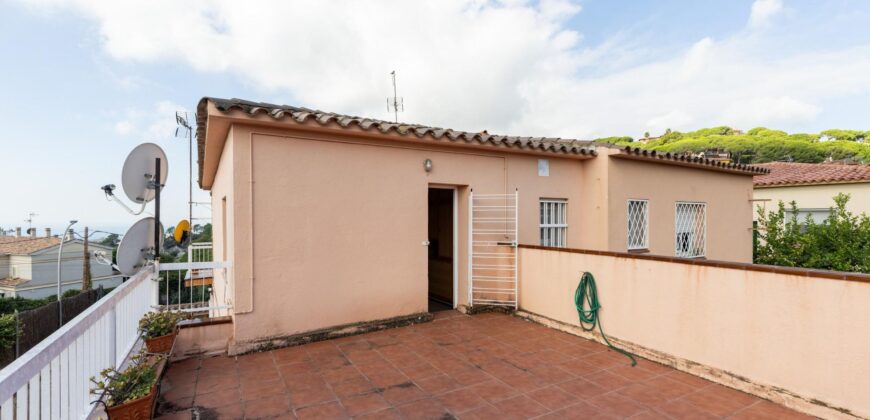 Spain Get your residency! three-story townhouse in the prestigious area PR-00380