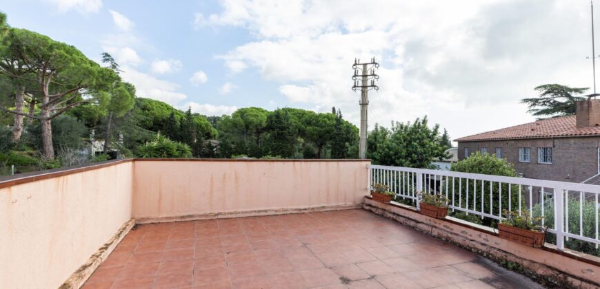 Spain Get your residency! three-story townhouse in the prestigious area PR-00380