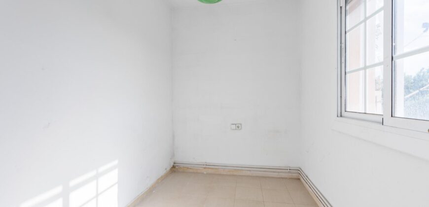 Spain Get your residency! three-story townhouse in the prestigious area PR-00380