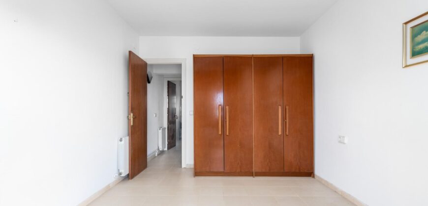 Spain Get your residency! three-story townhouse in the prestigious area PR-00380