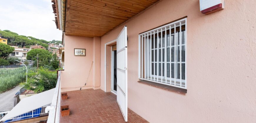 Spain Get your residency! three-story townhouse in the prestigious area PR-00380