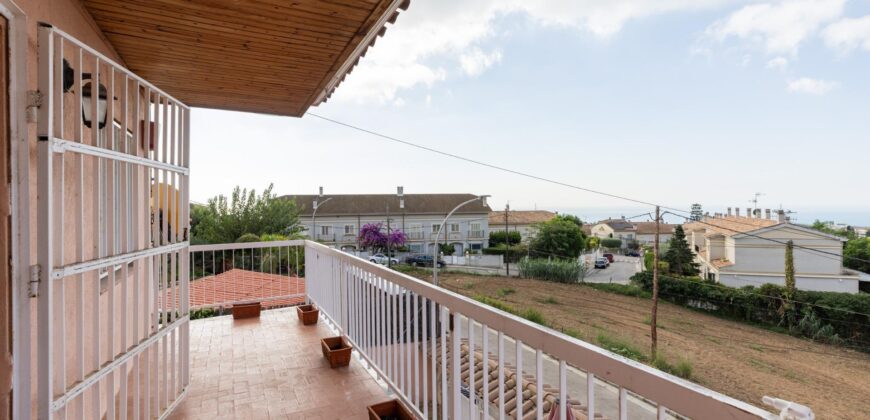 Spain Get your residency! three-story townhouse in the prestigious area PR-00380