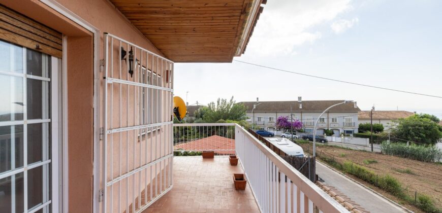 Spain Get your residency! three-story townhouse in the prestigious area PR-00380