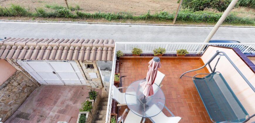 Spain Get your residency! three-story townhouse in the prestigious area PR-00380