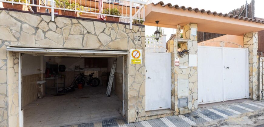Spain Get your residency! three-story townhouse in the prestigious area PR-00380