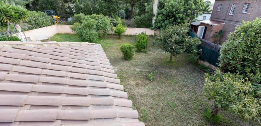 Spain Get your residency! three-story townhouse in the prestigious area PR-00380