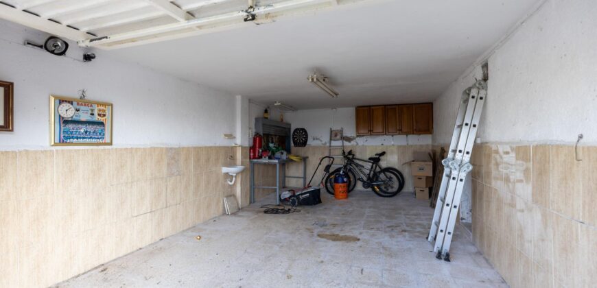 Spain Get your residency! three-story townhouse in the prestigious area PR-00380