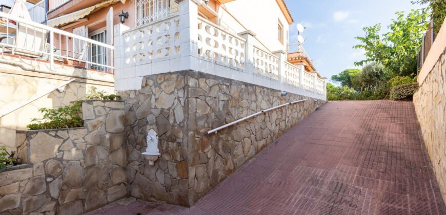 Spain Get your residency! three-story townhouse in the prestigious area PR-00380