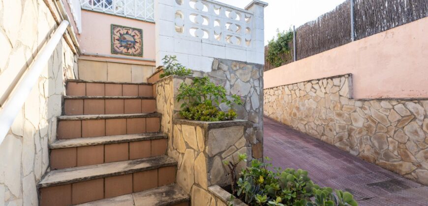 Spain Get your residency! three-story townhouse in the prestigious area PR-00380