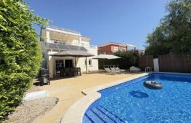 Spain Get your residency! villa with an exceptional plot and a large pool SVM744521