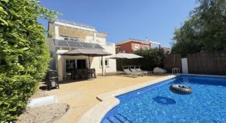 Spain Get your residency! villa with an exceptional plot and a large pool SVM744521