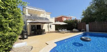 Spain Get your residency! villa with an exceptional plot and a large pool SVM744521