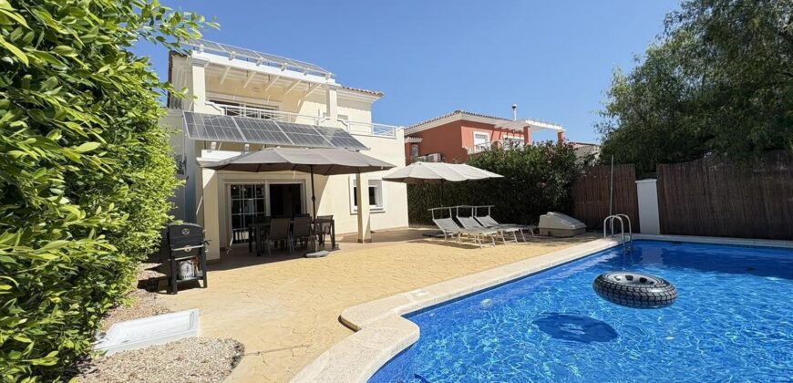 Spain Get your residency! villa with an exceptional plot and a large pool SVM744521