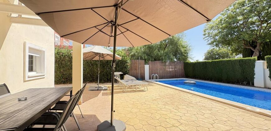 Spain Get your residency! villa with an exceptional plot and a large pool SVM744521