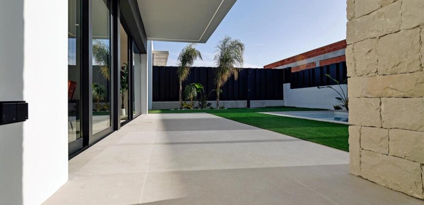 Spain Get your residency! fully furnished villa in a gated community SVM745434