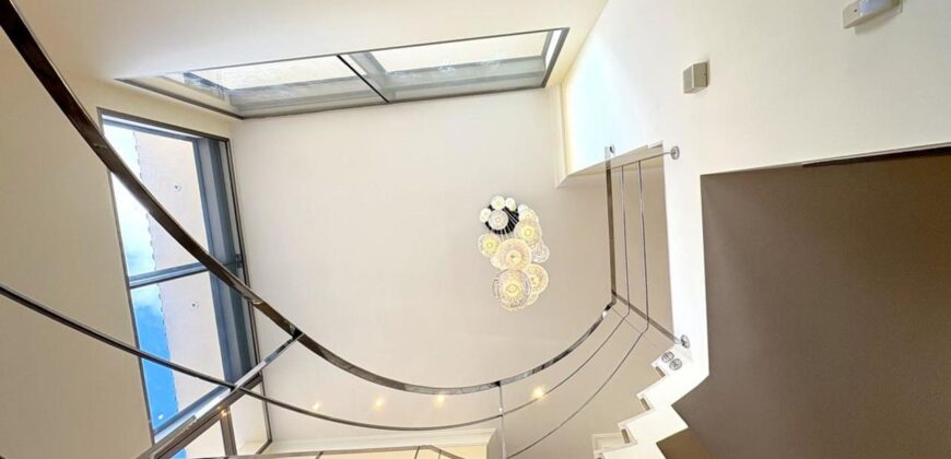 Spain Get your residency! luxury villa in the prestigious area SVM747554