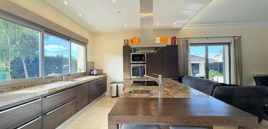 Spain Get your residency! luxury villa in the prestigious area SVM747554