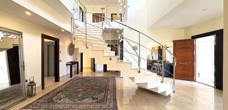 Spain Get your residency! luxury villa in the prestigious area SVM747554