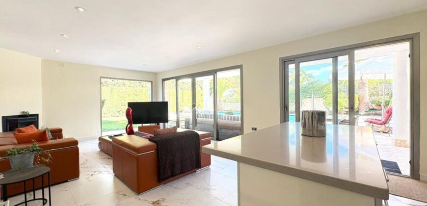 Spain Get your residency! luxury villa in the prestigious area SVM747554