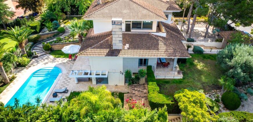 Spain Get your residency! luxury villa in the prestigious area SVM747554