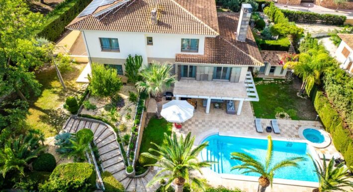 Spain Get your residency! luxury villa in the prestigious area SVM747554