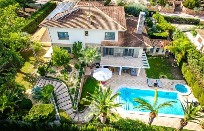 Spain Get your residency! luxury villa in the prestigious area SVM747554